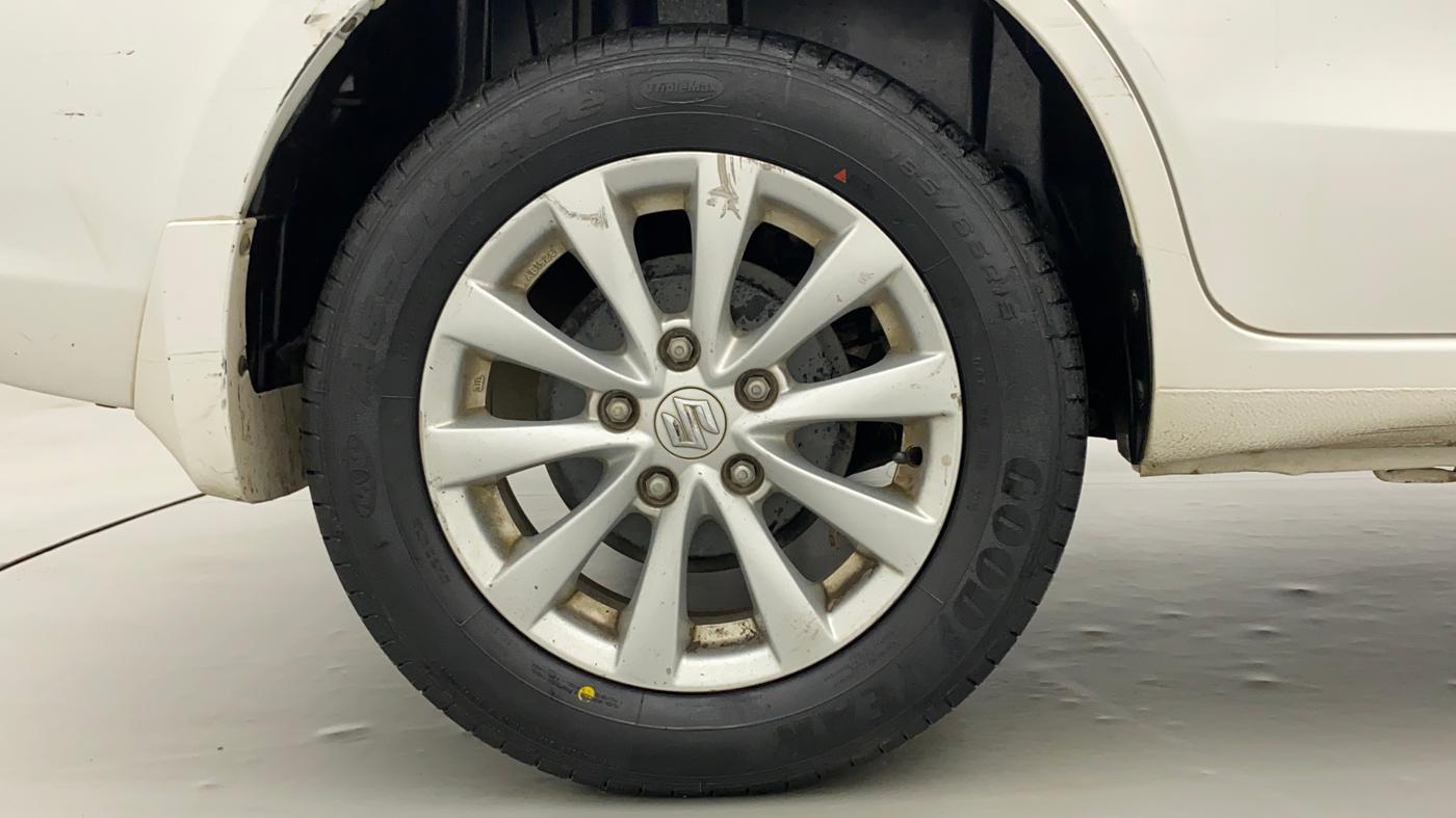 2014 Maruti Ertiga VXI, Petrol, Manual, 45,864 km, Right Rear Wheel