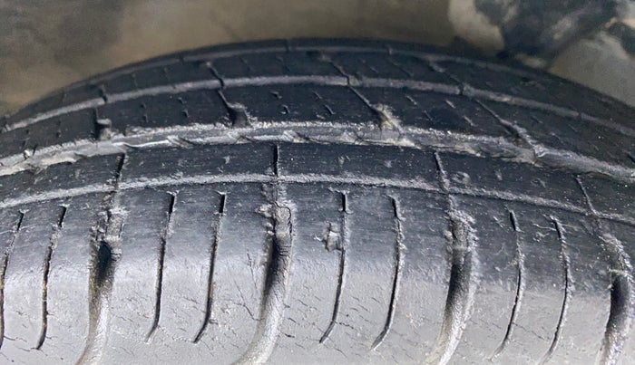 2011 Hyundai i10 ERA 1.1 IRDE, Petrol, Manual, 34,974 km, Right Front Tyre Tread