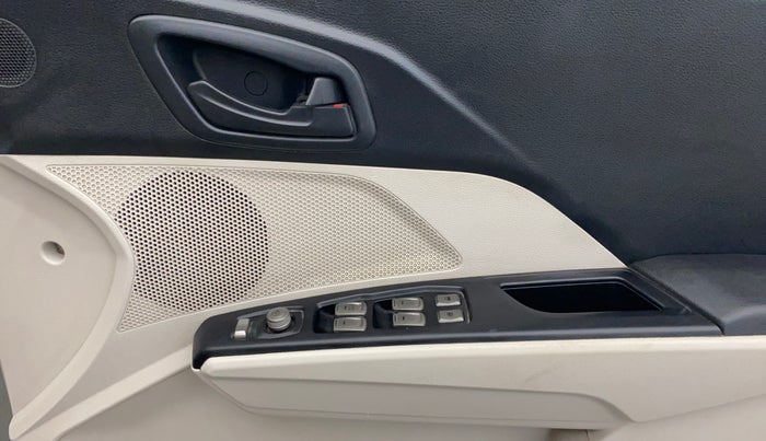 2019 Mahindra XUV300 W6 1.5 DIESEL, Diesel, Manual, 88,443 km, Driver Side Door Panels Control