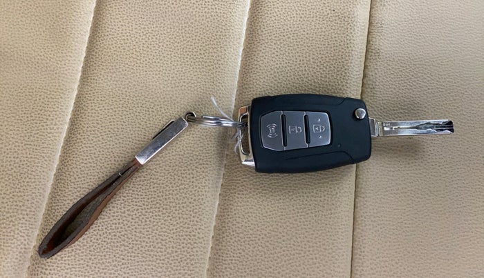 2019 Mahindra XUV300 W6 1.5 DIESEL, Diesel, Manual, 88,443 km, Key Close Up