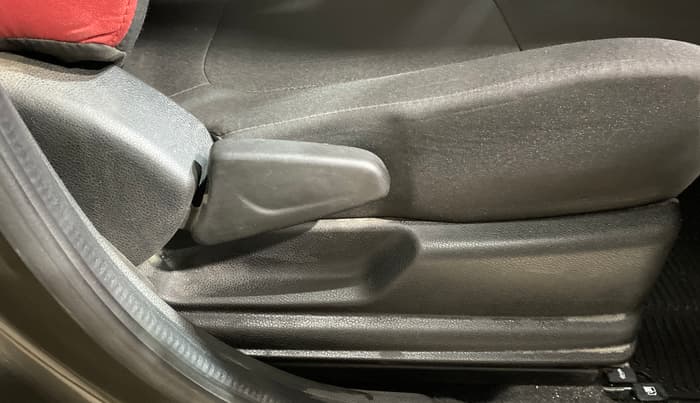 2022 Renault Kwid RXT 1.0 AMT (O), Petrol, Automatic, 49,861 km, Driver Side Adjustment Panel