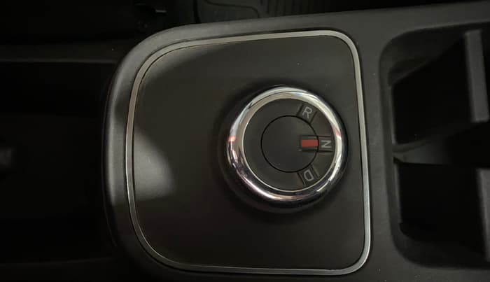 2022 Renault Kwid RXT 1.0 AMT (O), Petrol, Automatic, 49,861 km, Gear Lever