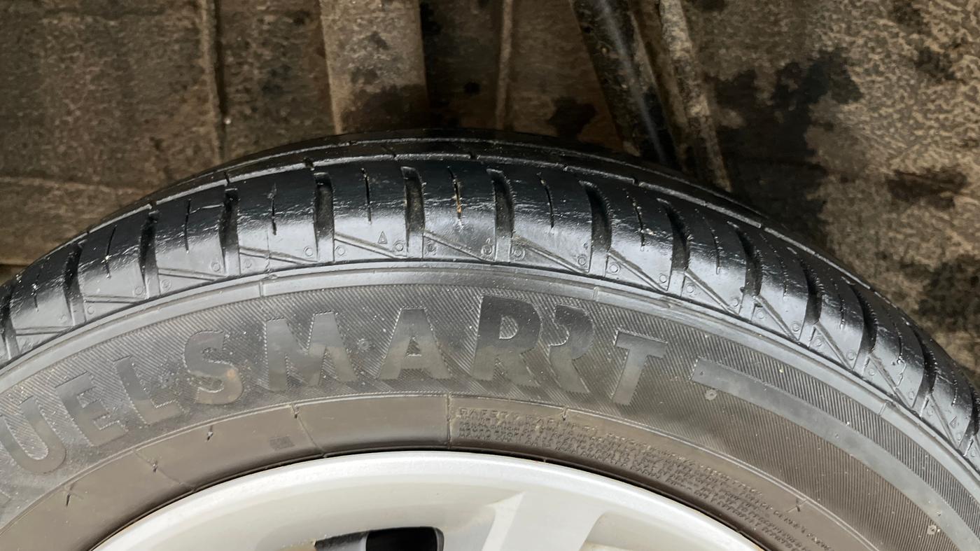 2022 Renault Kwid RXT 1.0 AMT, Petrol, Automatic, 27,722 km, Right Rear Tyre Tread