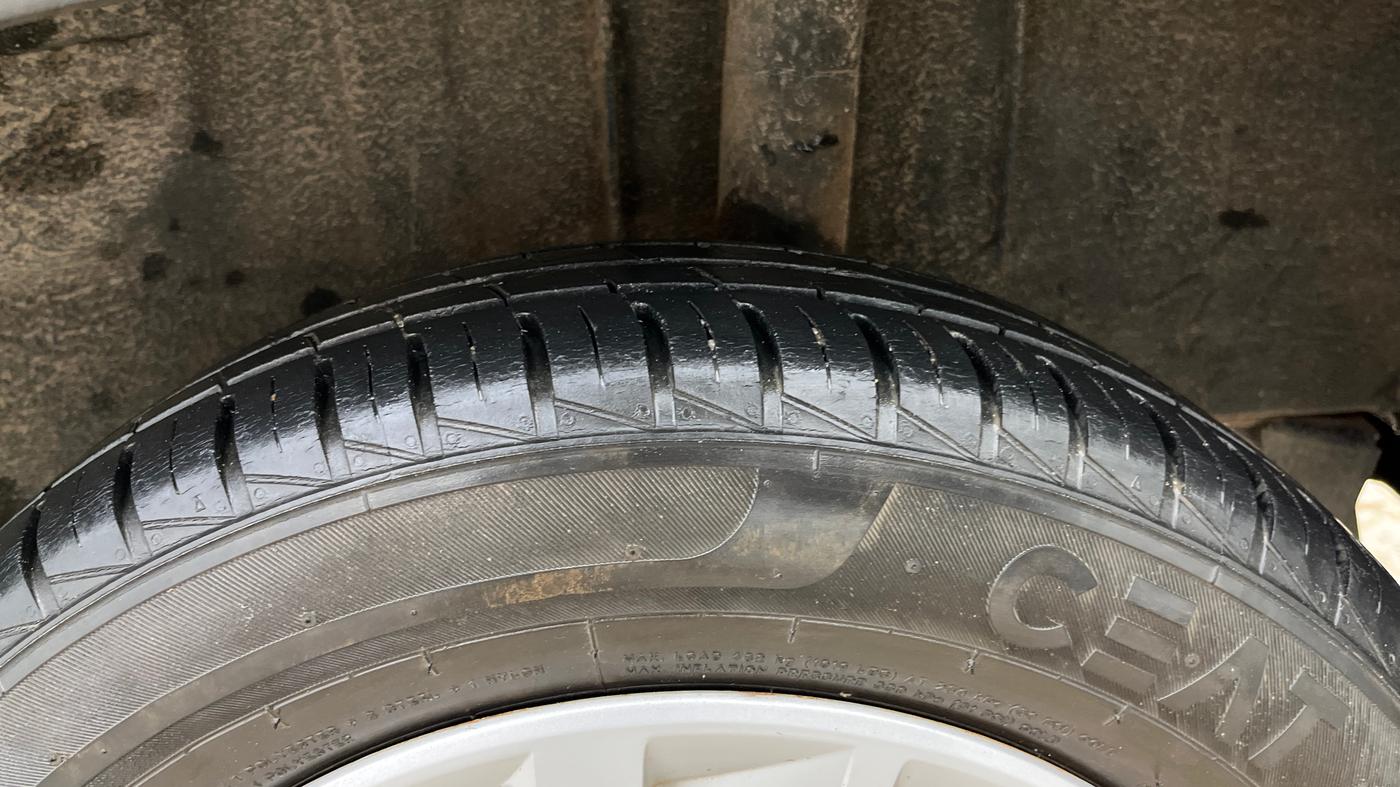 2022 Renault Kwid RXT 1.0 AMT, Petrol, Automatic, 27,722 km, Left Rear Tyre Tread