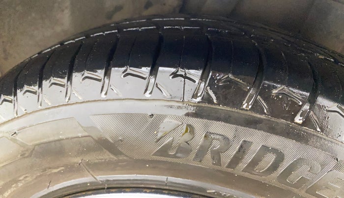 2017 Honda Amaze 1.2L I-VTEC S, CNG, Manual, 1,23,553 km, Left Rear Tyre Tread