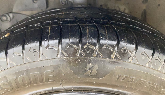 2017 Honda Amaze 1.2L I-VTEC S, CNG, Manual, 1,23,553 km, Left Front Tyre Tread