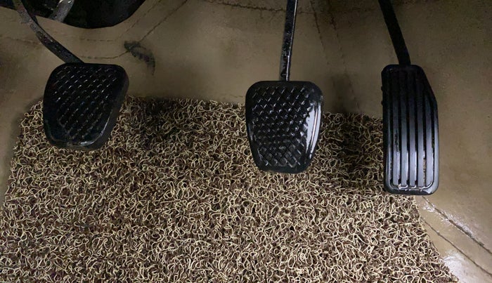 2017 Honda Amaze 1.2L I-VTEC S, CNG, Manual, 1,23,553 km, Pedals