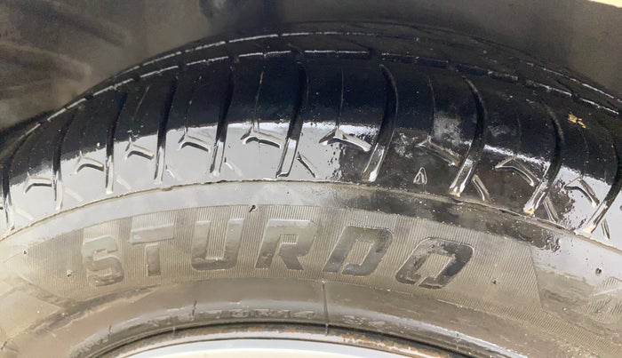 2017 Honda Amaze 1.2L I-VTEC S, CNG, Manual, 1,23,553 km, Right Rear Tyre Tread