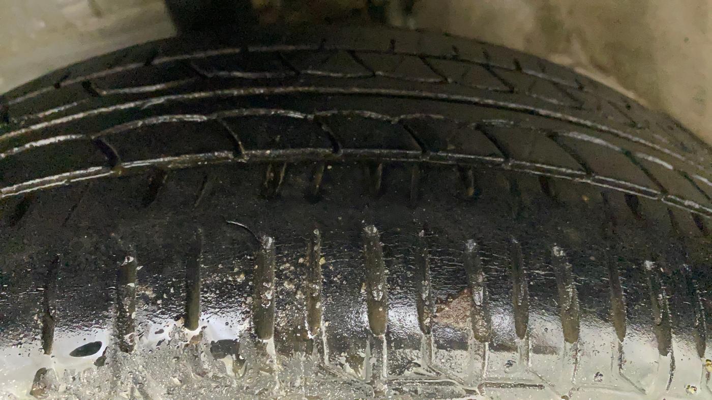 2011 Toyota Etios G, Petrol, Manual, 92,360 km, Left Front Tyre Tread