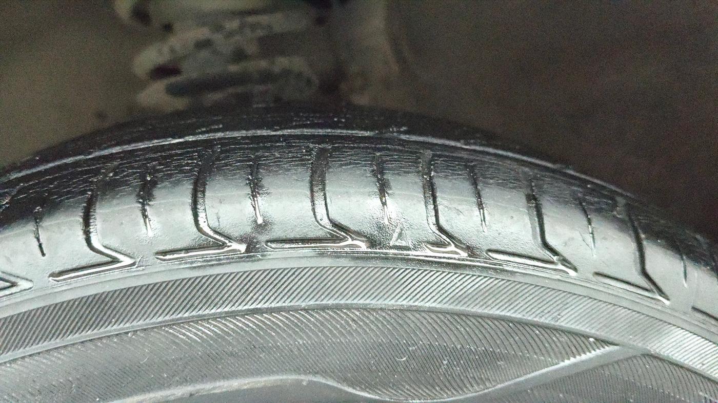 2015 Maruti Alto K10 VXI AMT, Petrol, Automatic, 94,133 km, Left Front Tyre Tread