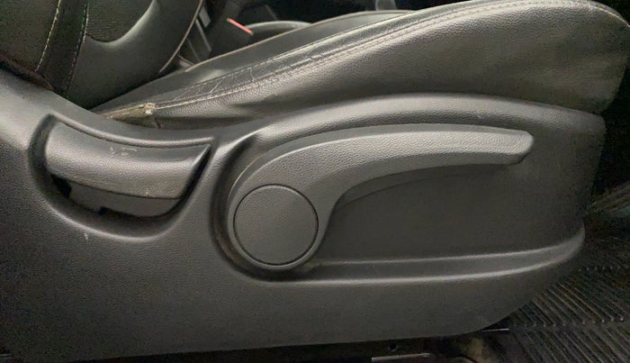 2018 Hyundai Creta SX (O) 1.6 DIESEL, Diesel, Manual, 66,962 km, Driver Side Adjustment Panel