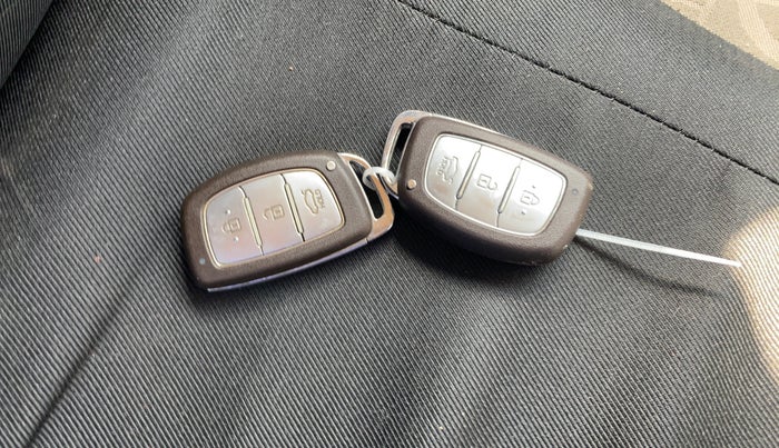 2015 Hyundai Grand i10 SPORTZ 1.2 KAPPA VTVT, Petrol, Manual, 38,403 km, Key Close Up