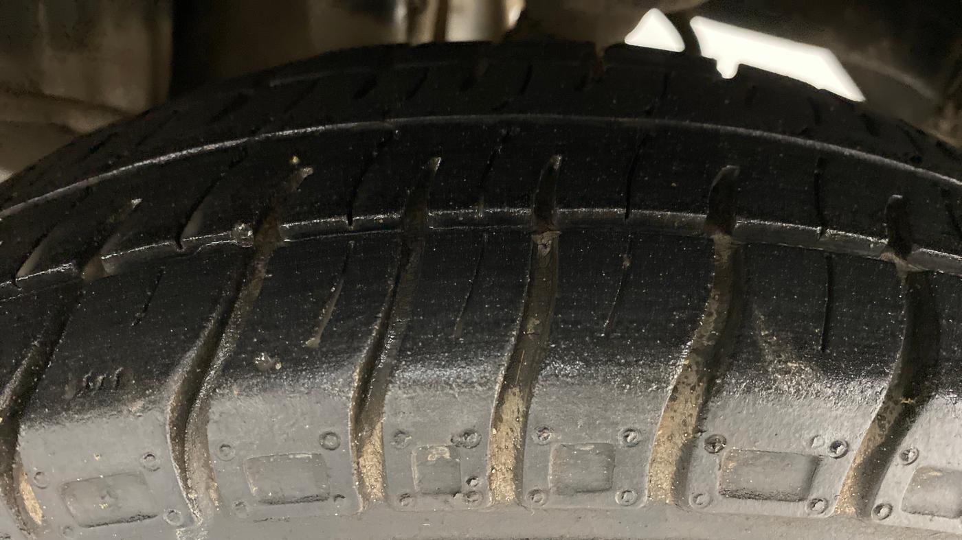2016 Maruti Alto 800 LXI, Petrol, Manual, 33,267 km, Left Rear Tyre Tread