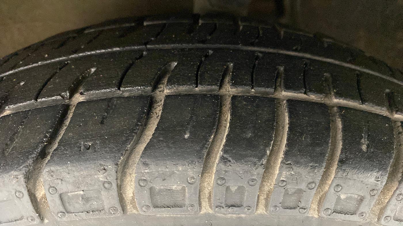 2016 Maruti Alto 800 LXI, Petrol, Manual, 33,267 km, Left Front Tyre Tread