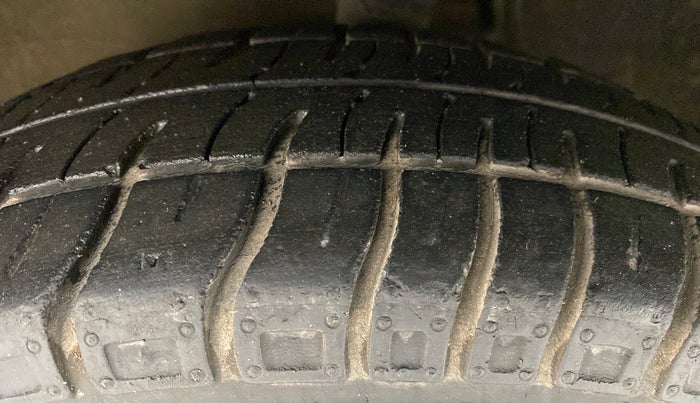 2016 Maruti Alto 800 LXI, Petrol, Manual, 33,267 km, Left Front Tyre Tread