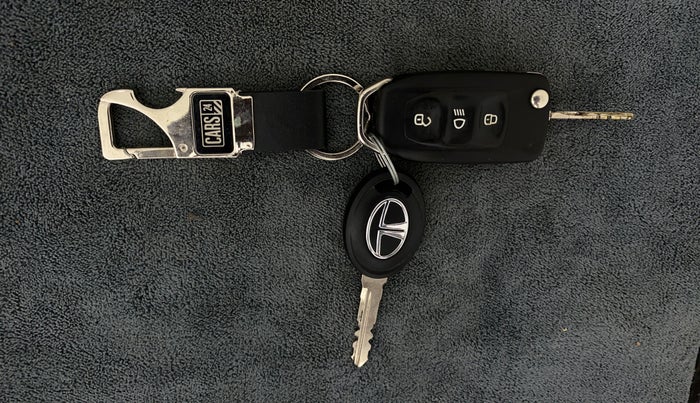 2017 Tata Tiago XZA PETROL, Petrol, Automatic, 90,456 km, Key Close Up
