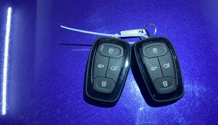 2024 Tata NEXON FEARLESS + S P MT, Petrol, Manual, 21,356 km, Key Close Up