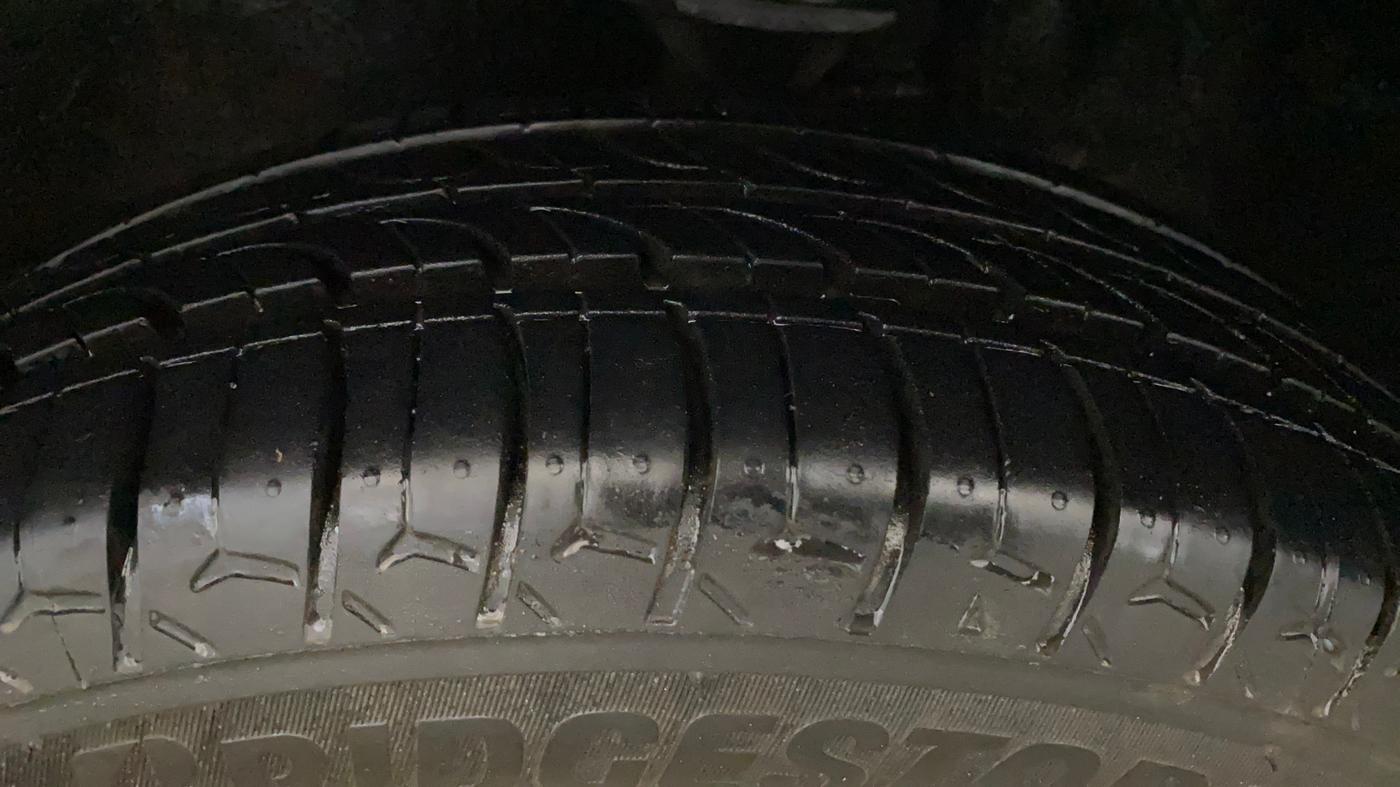 2015 Maruti Alto K10 VXI, Petrol, Manual, 37,399 km, Left Front Tyre Tread
