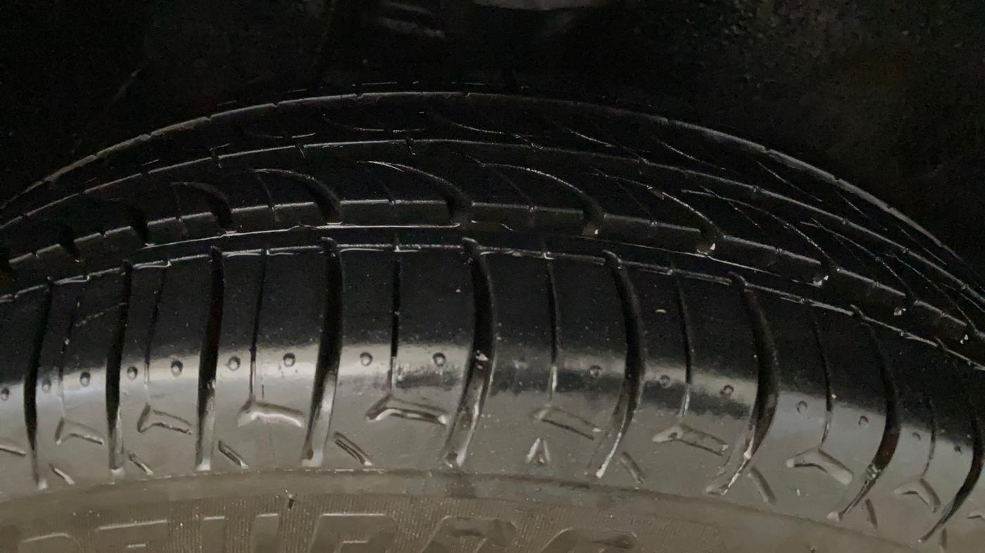2015 Maruti Alto K10 VXI, Petrol, Manual, 37,399 km, Right Front Tyre Tread