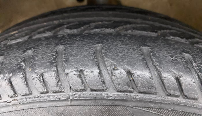 2011 Maruti Swift VDI, Diesel, Manual, 88,210 km, Left Front Tyre Tread