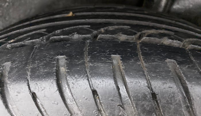 2011 Maruti Swift VDI, Diesel, Manual, 88,210 km, Left Rear Tyre Tread