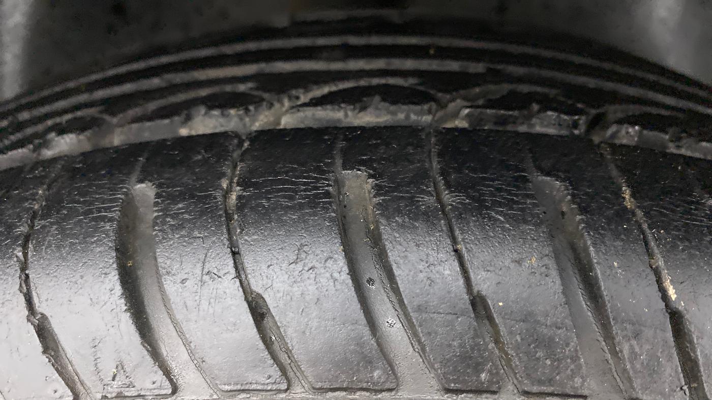 2011 Maruti Swift VDI, Diesel, Manual, 88,210 km, Right Rear Tyre Tread