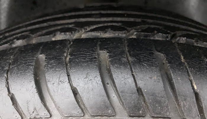 2011 Maruti Swift VDI, Diesel, Manual, 88,210 km, Right Rear Tyre Tread