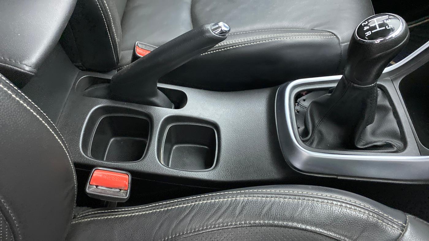 2020 Maruti S Cross ALPHA 1.5 SMART HYBRID, Petrol, Manual, 12,902 km, Gear Lever