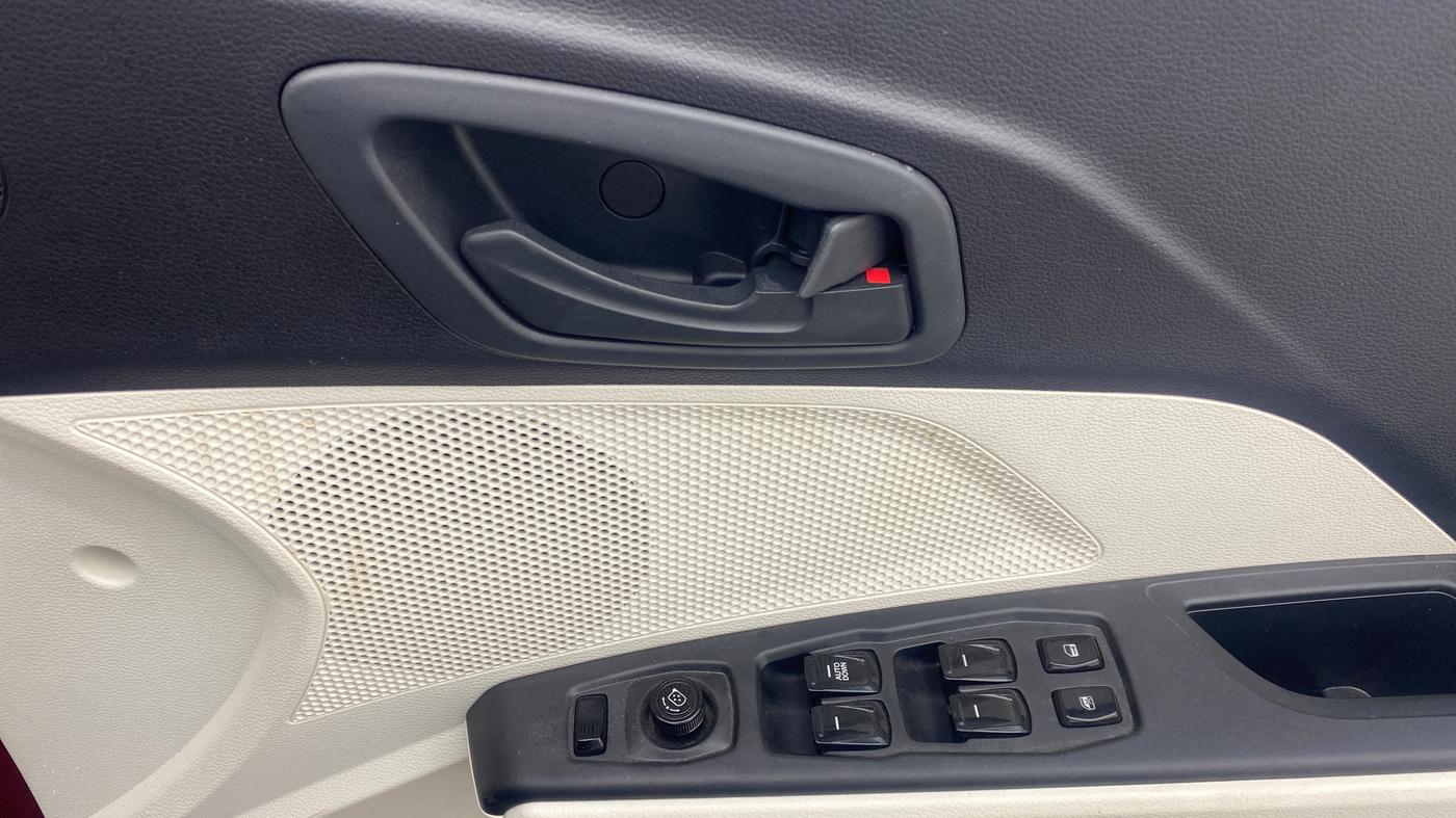 2025 Mahindra XUV 3XO MX2 Pro 1.2 L TCMPFI AT, Petrol, Automatic, 7,771 km, Driver Side Door Panels Control