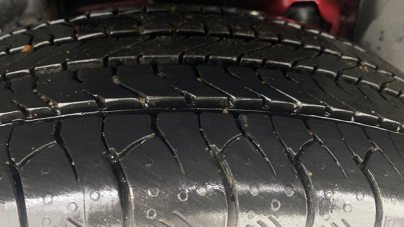2025 Mahindra XUV 3XO MX2 Pro 1.2 L TCMPFI AT, Petrol, Automatic, 7,771 km, Right Rear Tyre Tread