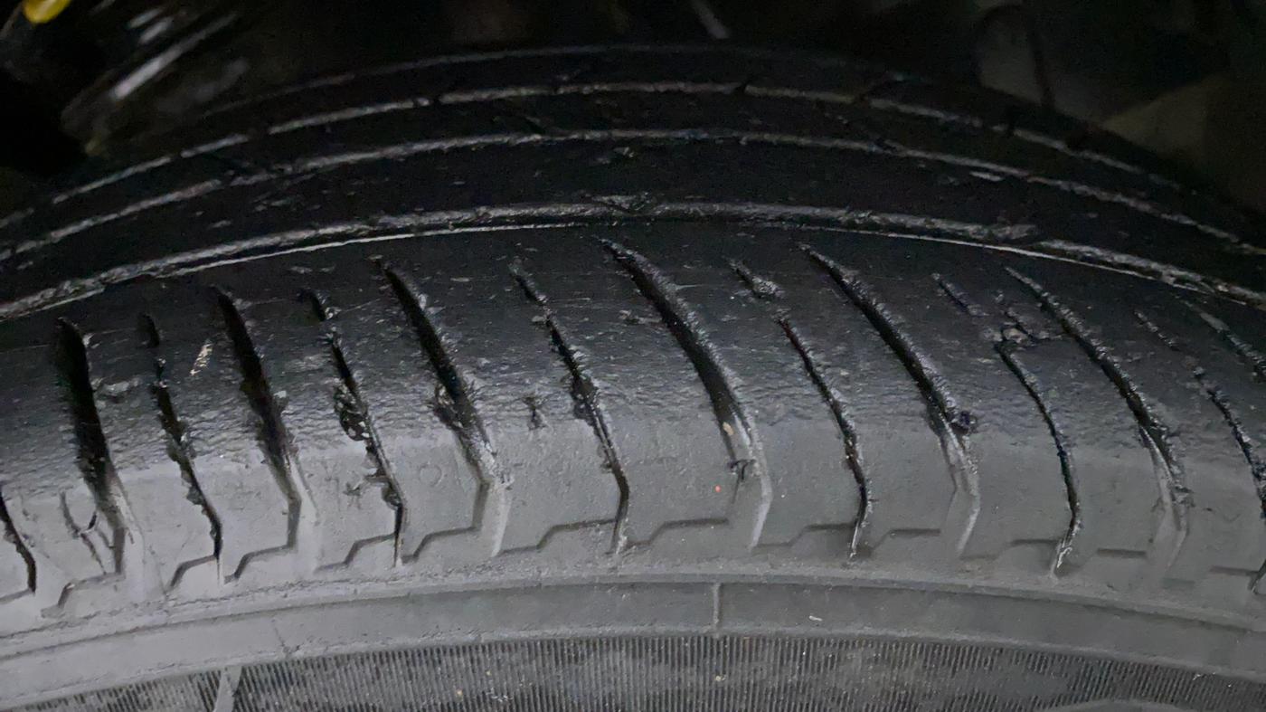 2021 Nissan MAGNITE XV PREMIUM MT DUAL TONE, Petrol, Manual, 31,073 km, Right Rear Tyre Tread