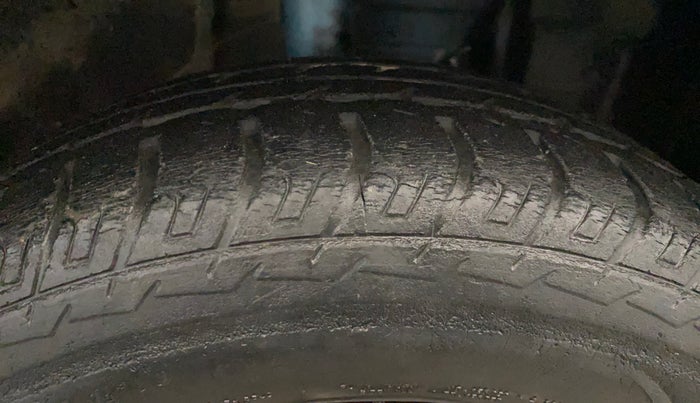 2014 Datsun Go T, Petrol, Manual, 60,396 km, Right Front Tyre Tread