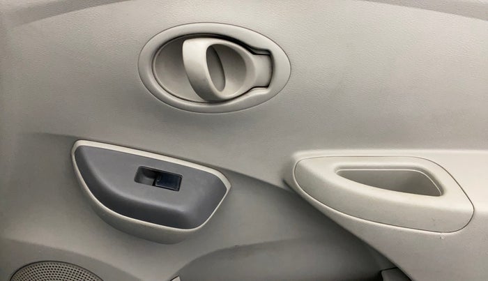 2014 Datsun Go T, Petrol, Manual, 60,396 km, Driver Side Door Panels Control