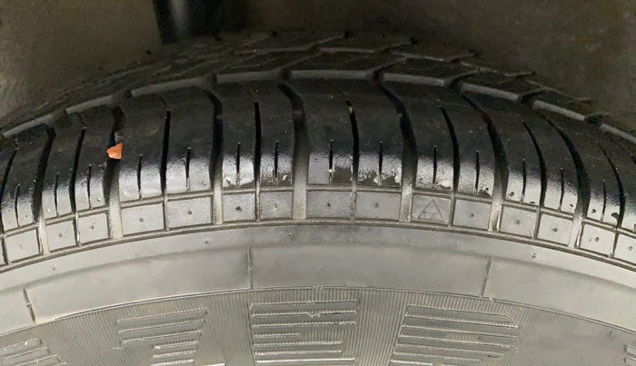 2013 Maruti Ritz VXI, Petrol, Manual, 62,232 km, Right Rear Tyre Tread