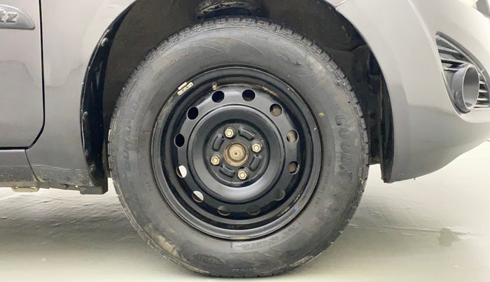 2013 Maruti Ritz VXI, Petrol, Manual, 62,232 km, Right Front Wheel