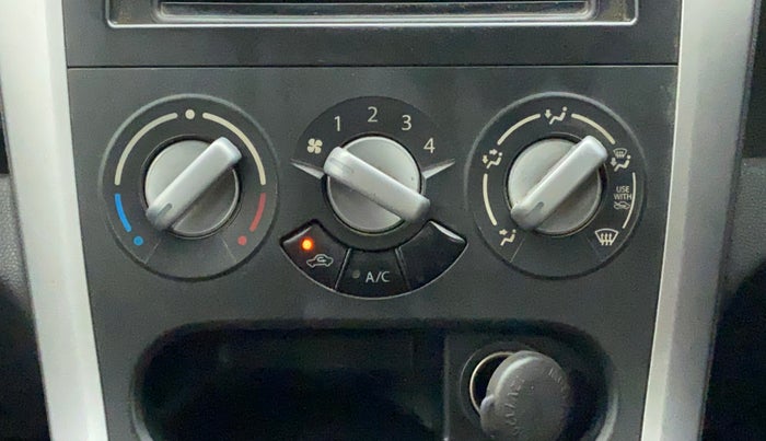 2013 Maruti Ritz VXI, Petrol, Manual, 62,232 km, AC Unit - Minor issue in the heater switch