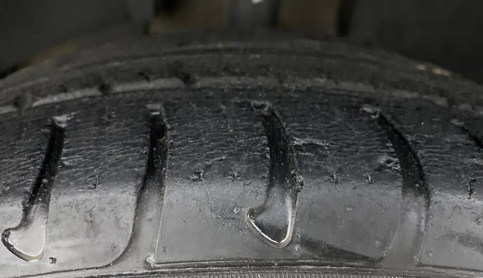 2017 Nissan Terrano XV PREMIUM 110 PS AMT DEISEL, Diesel, Automatic, 36,197 km, Left Front Tyre Tread