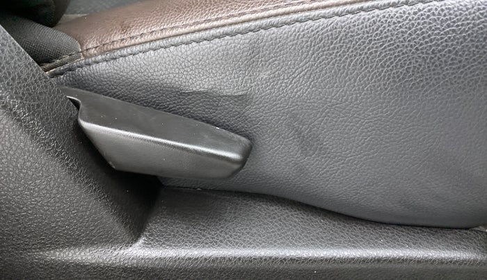 2017 Nissan Terrano XV PREMIUM 110 PS AMT DEISEL, Diesel, Automatic, 36,197 km, Driver Side Adjustment Panel