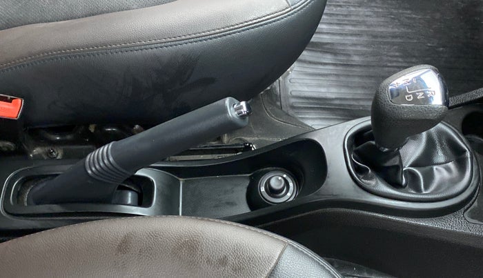 2017 Nissan Terrano XV PREMIUM 110 PS AMT DEISEL, Diesel, Automatic, 36,197 km, Gear Lever