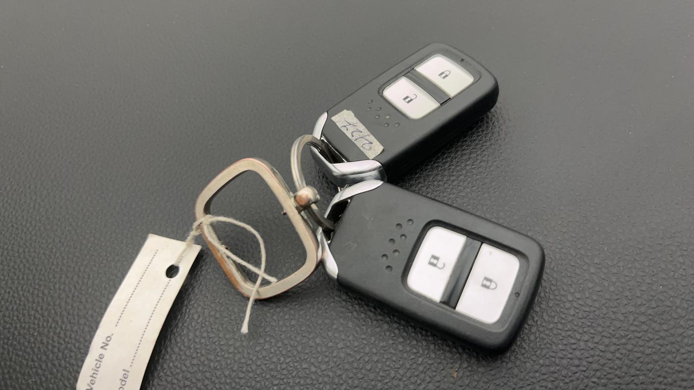 2023 Honda ELEVATE VX MT, Petrol, Manual, 52,077 km, Key Close Up