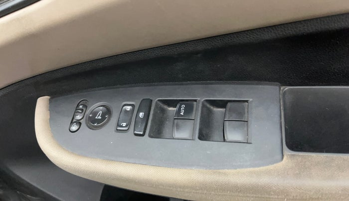 2023 Honda ELEVATE VX MT, Petrol, Manual, 52,077 km, Driver Side Door Panels Control