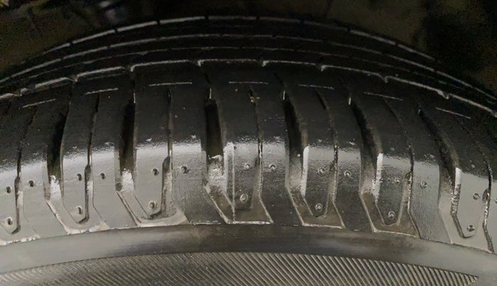 2020 Hyundai Verna SX 1.5 VTVT IVT, Petrol, Automatic, 6,800 km, Left Front Tyre Tread