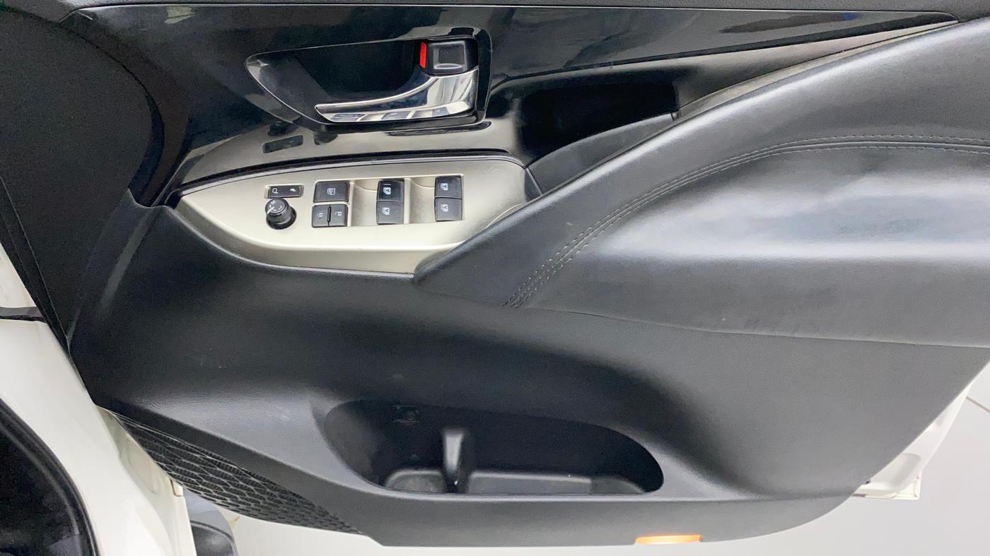 2020 Toyota Innova Crysta 2.4 VX 7 STR, Diesel, Manual, 51,211 km, Driver Side Door Panels Control