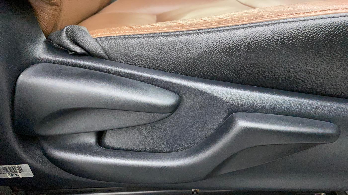 2020 Toyota Innova Crysta 2.4 VX 7 STR, Diesel, Manual, 51,211 km, Driver Side Adjustment Panel