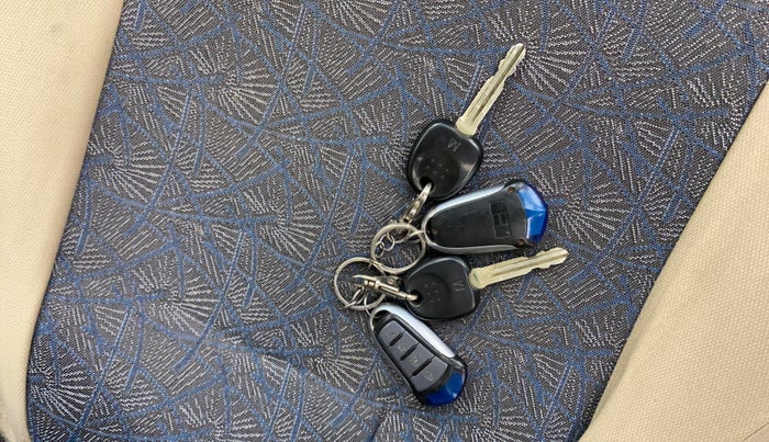 2014 Hyundai Eon MAGNA +, Petrol, Manual, 92,522 km, Key Close Up