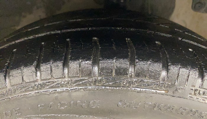 2014 Hyundai Eon MAGNA +, Petrol, Manual, 92,522 km, Right Front Tyre Tread