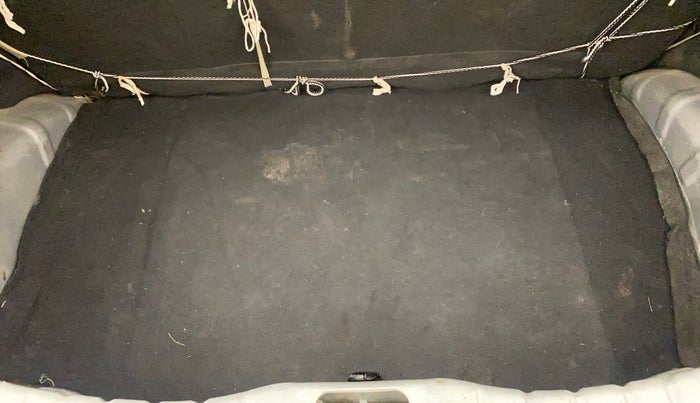 2014 Hyundai Eon MAGNA +, Petrol, Manual, 92,522 km, Boot Inside