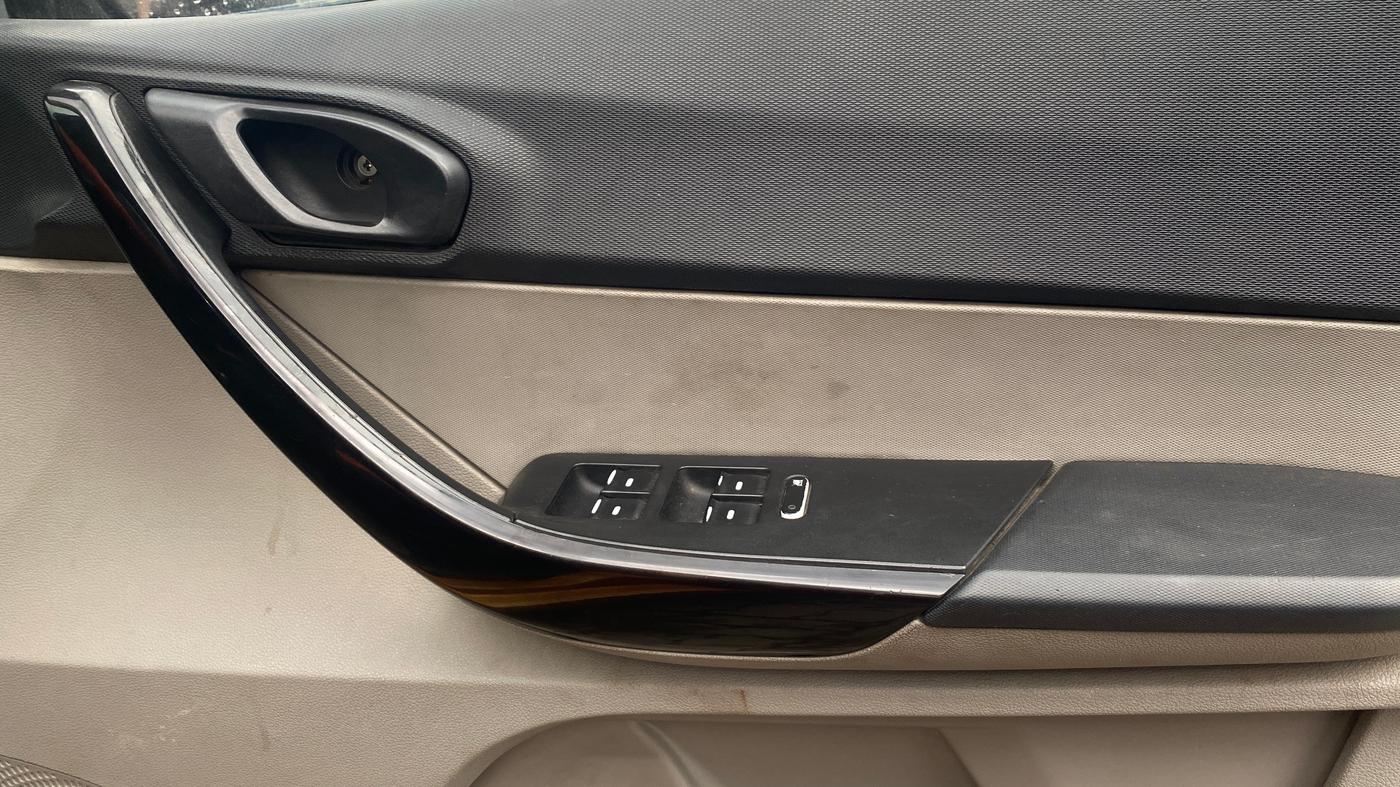 2016 Tata Tiago XM PETROL, Petrol, Manual, 55,896 km, Driver Side Door Panels Control