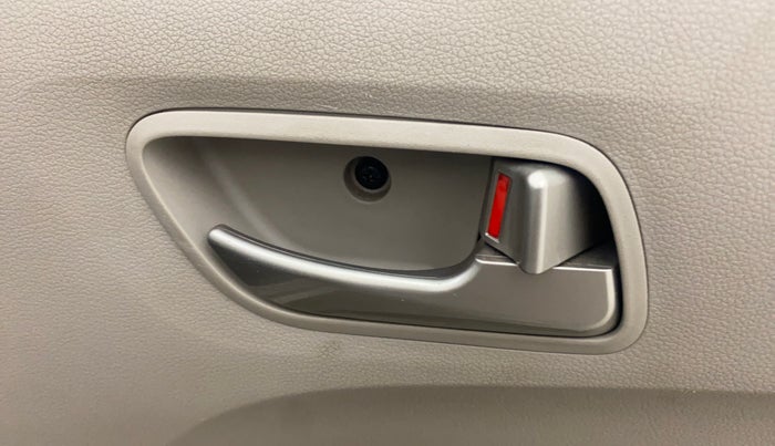 2018 Hyundai NEW SANTRO MAGNA AMT, Petrol, Automatic, 34,584 km, Driver Side Door Panels Control