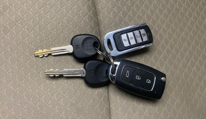 2018 Hyundai NEW SANTRO MAGNA AMT, Petrol, Automatic, 34,584 km, Key Close Up